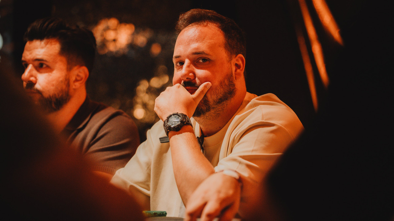 Víctor Aubeso “Sebi” vuelve a golpear y ya se pone con casi cuatro stacks iniciales