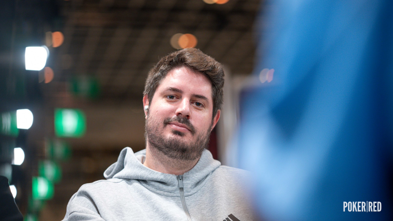 Carlos Sáez en burbuja de mesa final del $600 Ultra Stack