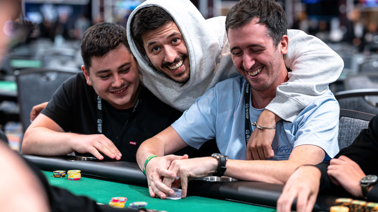Ridículo espantoso de la Crew de Poker-Red en el Media Event de las WSOP 😂