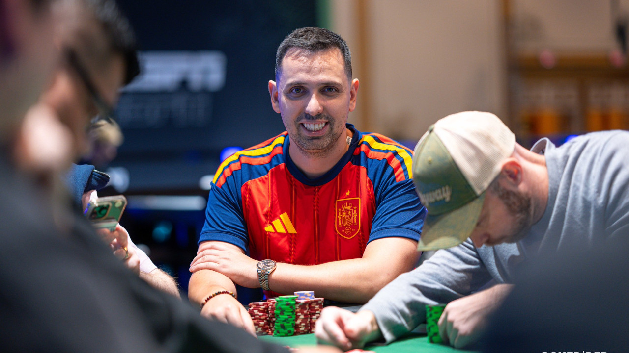 ¡Sergio Aído, apoyando a la Roja en el Día 5 del Main Event!