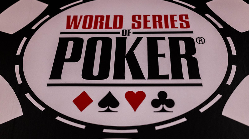 ¡Bienvenidos al mejor espectáculo del mundo! ¡Bienvenidos al Main Event de las WSOP 2026!