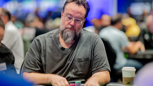 Todd Brunson despega en el Día 5