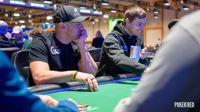 Michael Mizrachi eliminado ante la mirada de Martin Kabrhel