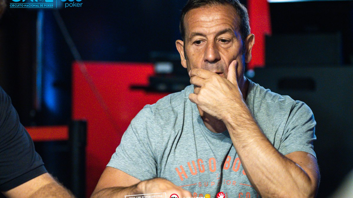 La voz del poker en escena