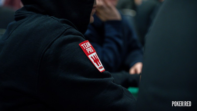 Un brutal badbeat deja fuera del Mini Main Event a Davidi Kitai