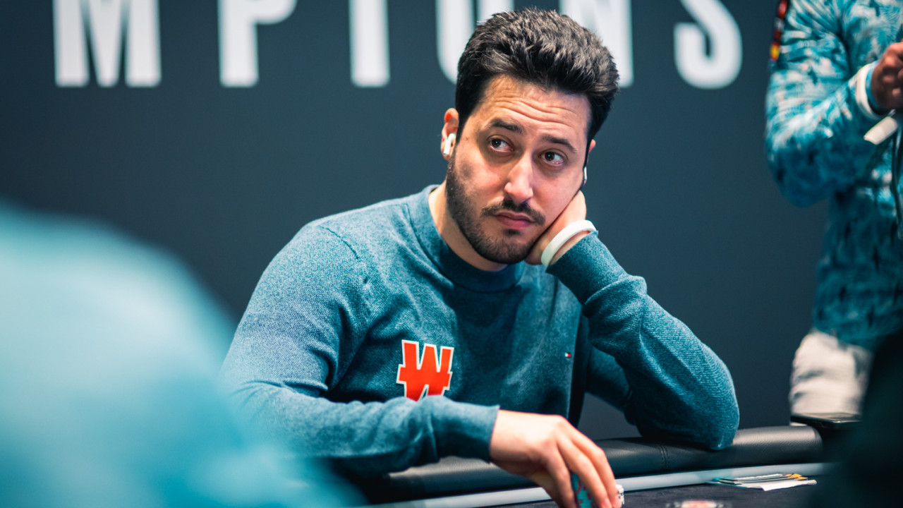 Adrián Mateos eliminado del Main Event en las últimas manos del Día 1B