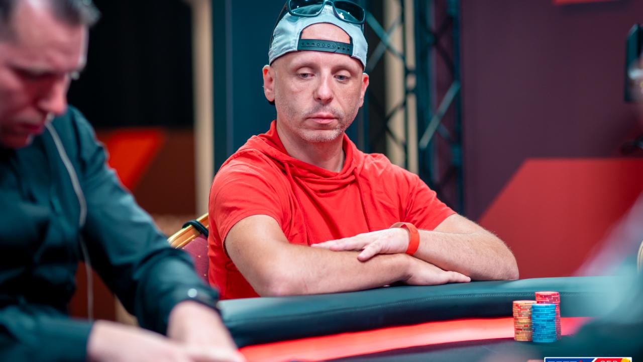 Sergio López se carga a Gregorz Wyraz en quinta posición