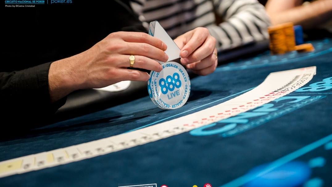 Sergio Solera hace honor a su nombre en el Día 2 del Main Event