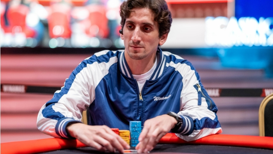 Diego Sánchez pasa con el mayor stack de los 20 clasificados 