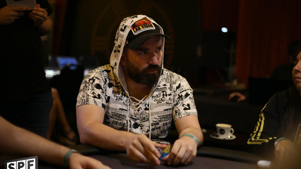 Juan Francisco Moya cae a escasos minutos de las últimas manos