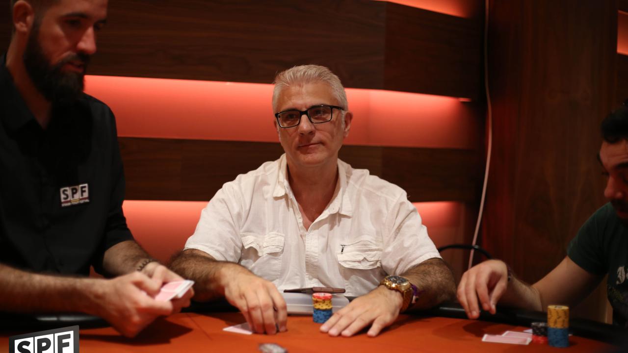 Xabier De Vicente esquiva la eliminación 