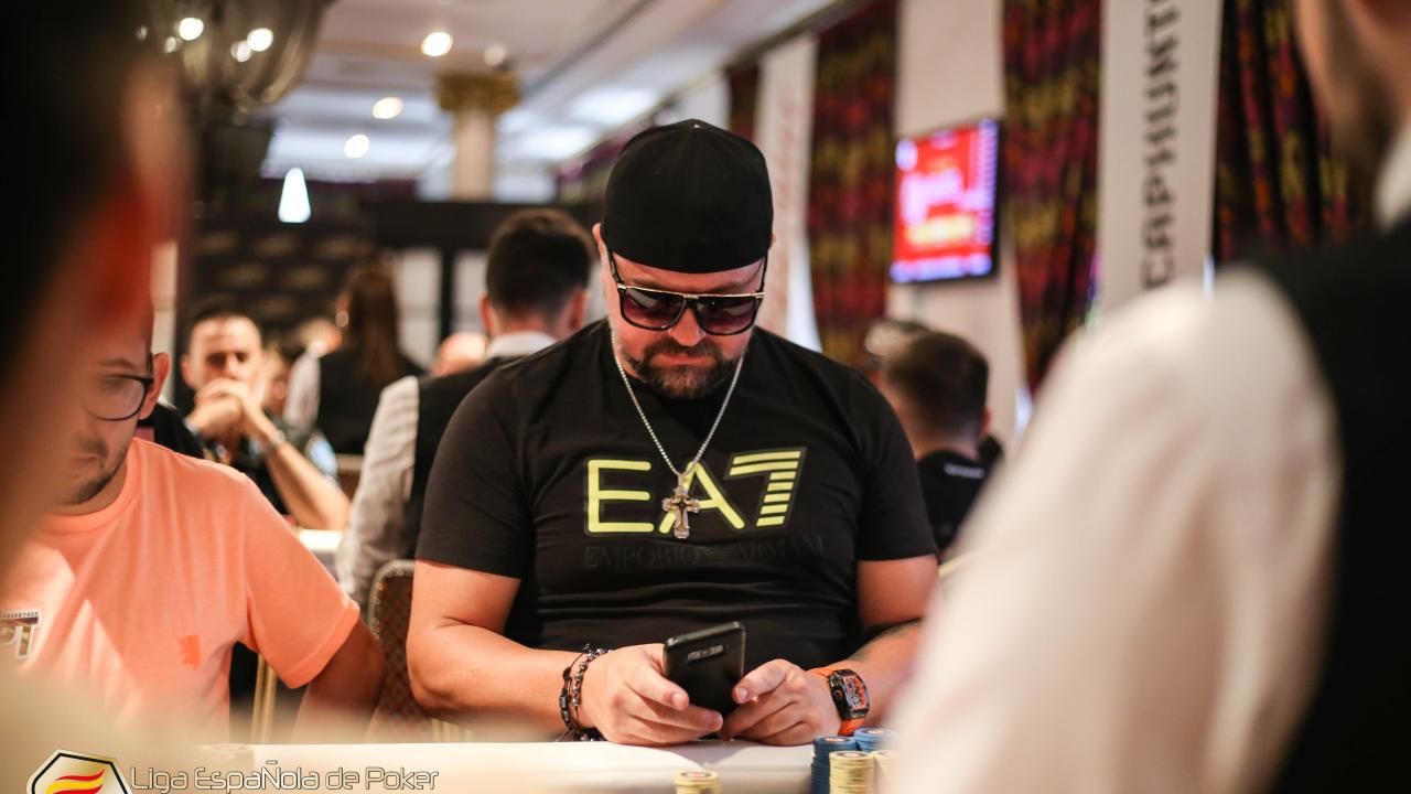 Iulian Enache mata dos pájaros de un tiro 