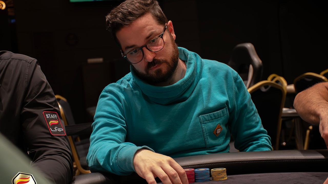 Se reanuda el Día 1B del Main Event