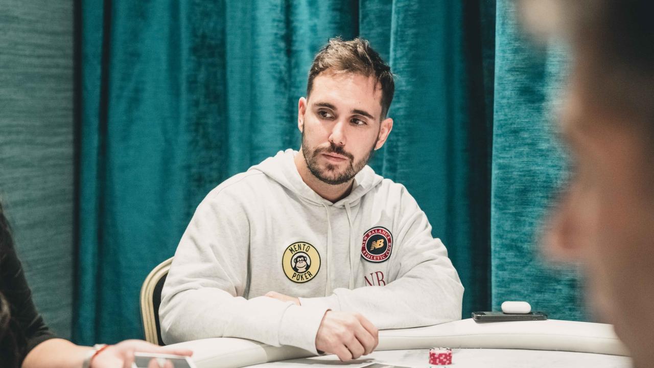 Manu Bardón cae en las últimas manos del día