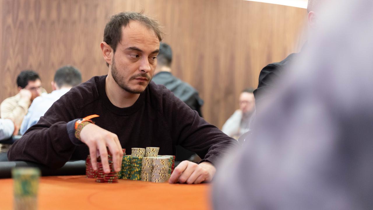 Erik Juez se coloca segundo clasificado provisional del Main Event Luckia Poker Festival