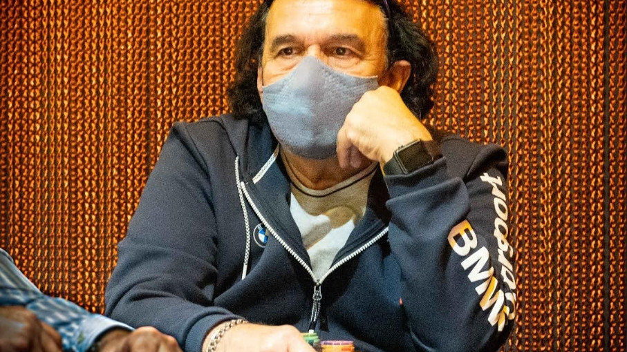 Ricardo Zabaleta tumba los ases de Alberto Díaz en el primer nivel del Main Event