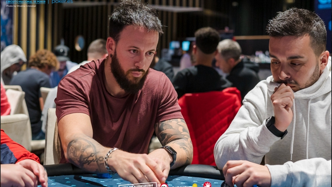 ¡Descanso de la cena en el Main Event Día 1B! 