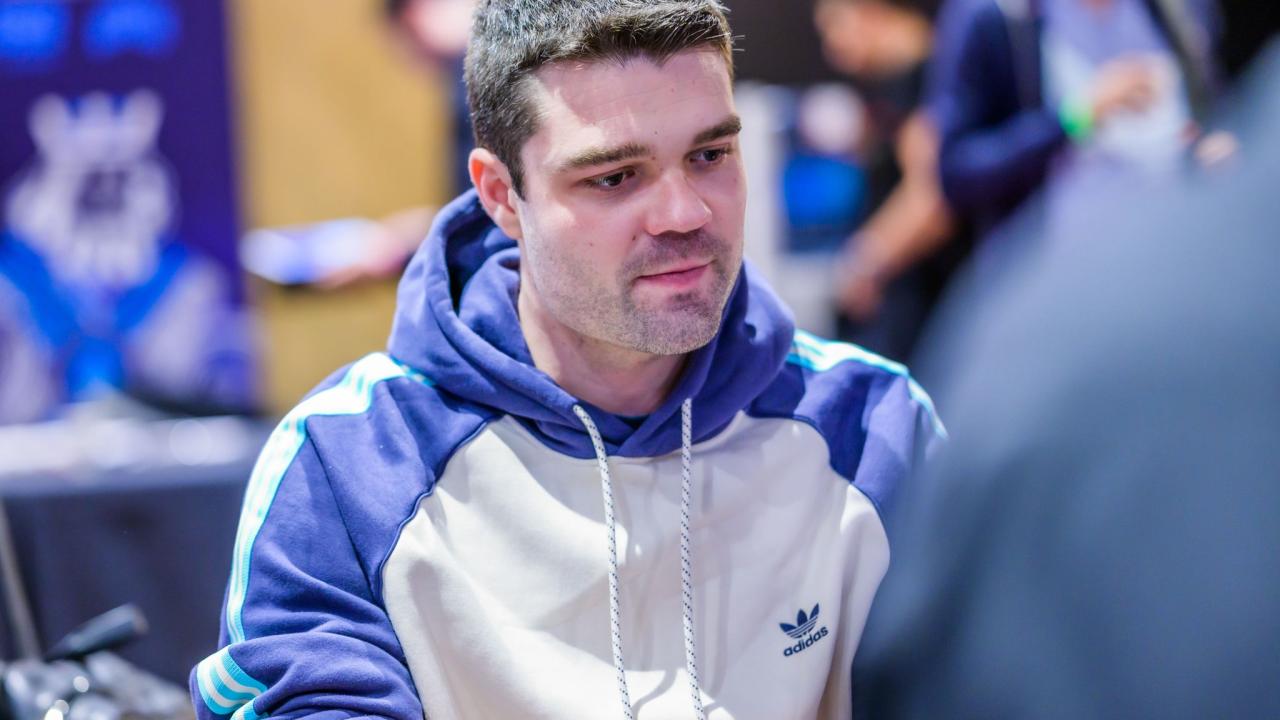 Primeros rostros conocidos en el Main Event 