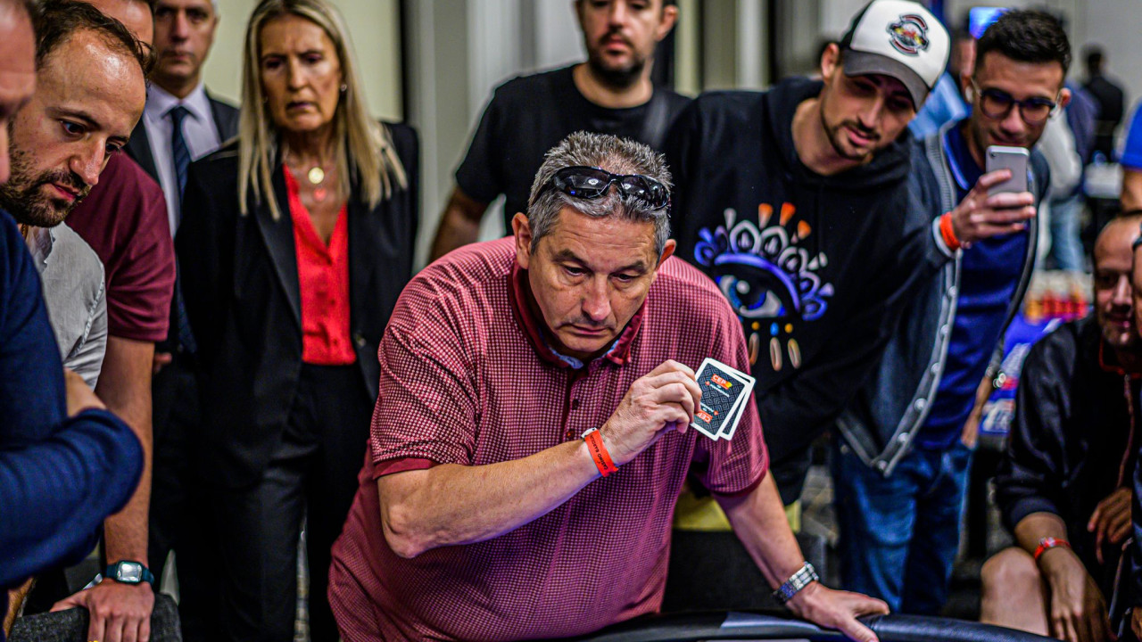 ¡Explota la burbuja en la primera mano con el reloj parado! Fabrice Bachellez se convierte en el Bubble Boy 