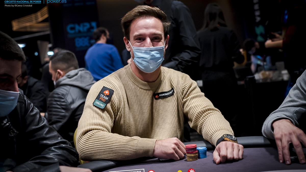 Steve Enríquez sigue sumando puntos a su stack 