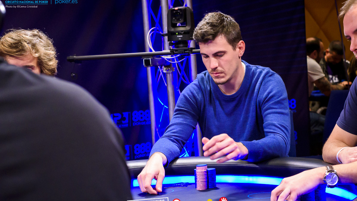 Esteban Iparraguirre pierde el flip del dinero contra Miguel Mayor y se despide del torneo en 11ª posición