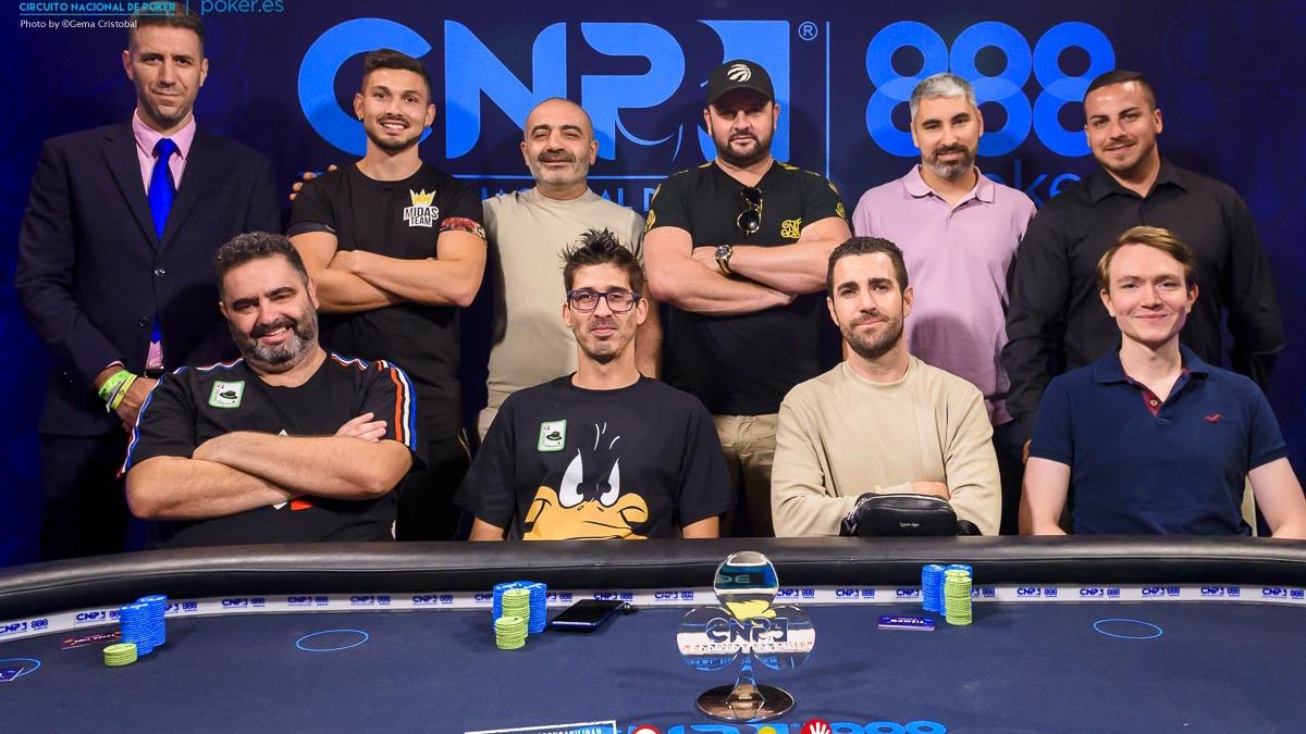 La mesa final del High Roller con mucho gallo de corral