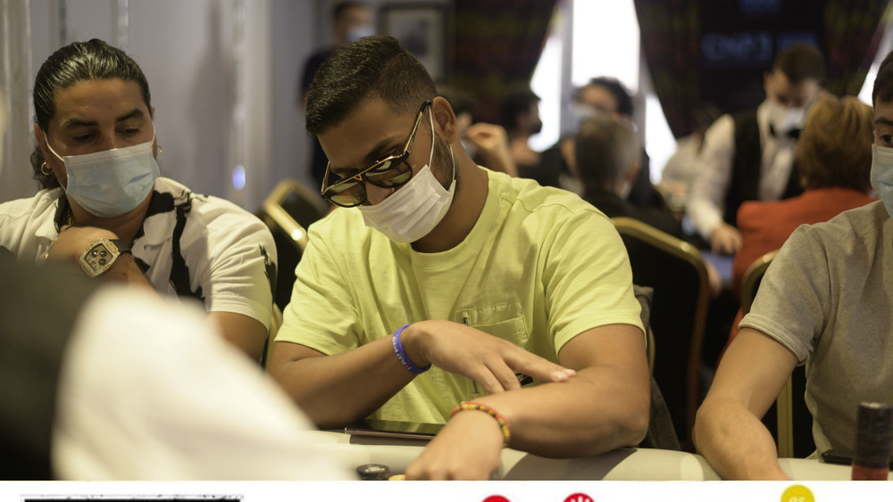 Omar del Pino pierde un botazo, pero sigue por encima de las 100bb