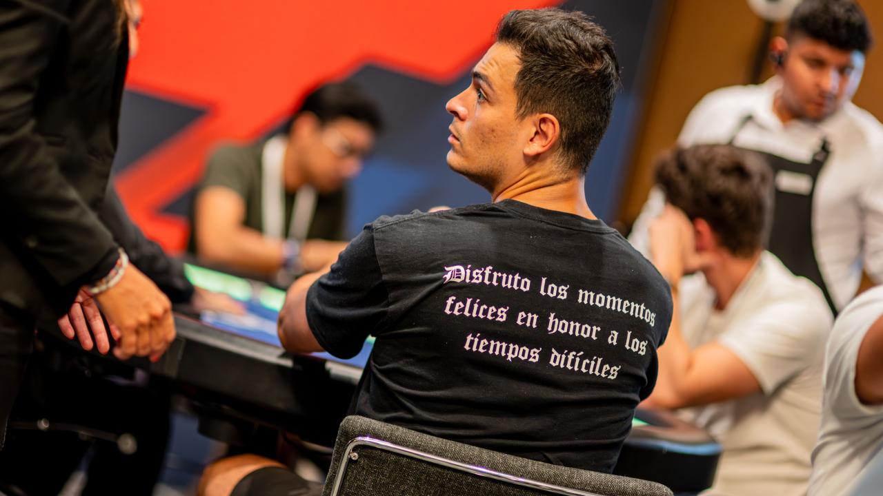 ¡Jon Ander Vallinas se sienta en el #100: NL Holdem 25.000 €!