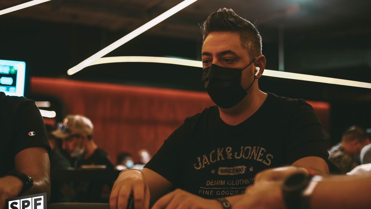 David Gordon se dobla y afronta con garantías el final de la jornada 