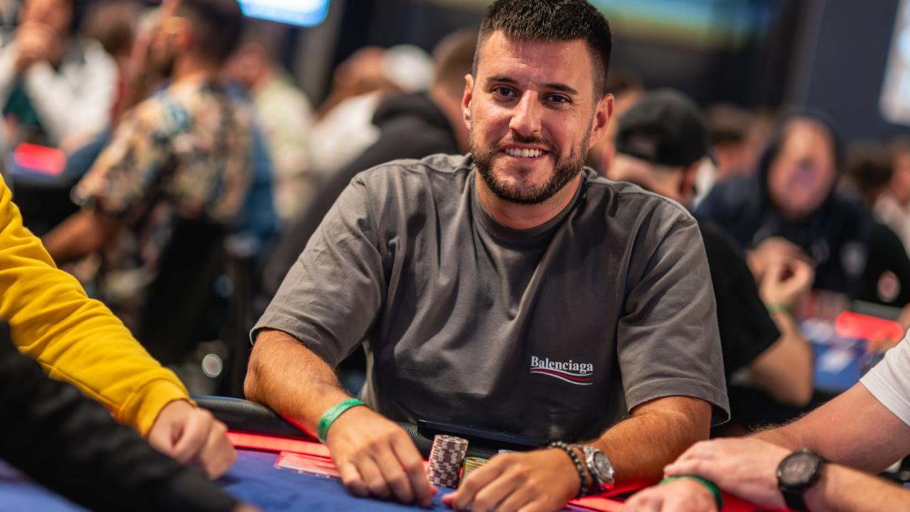 La rica salsa canaria se llama mojo picón... César García, haciendo de las suyas en el EPT Barcelona