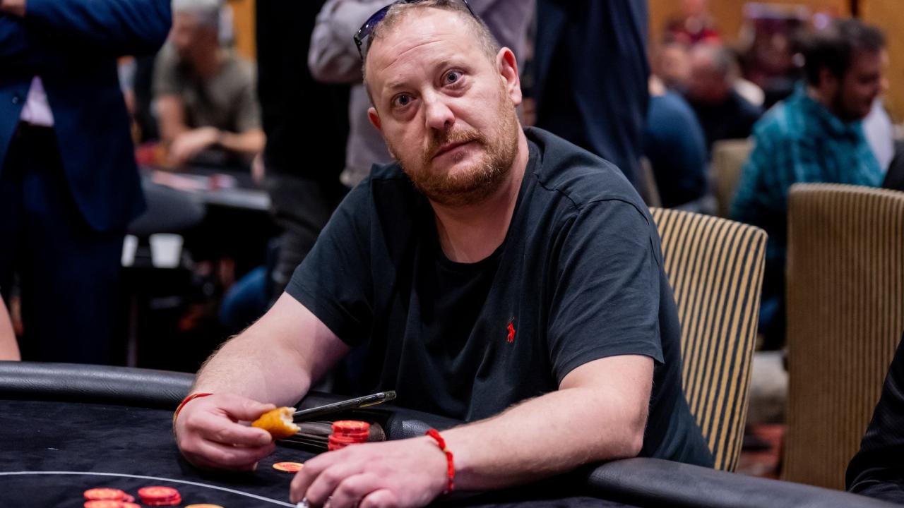 Chipcounts stacks destacados tras la pausa de la cena