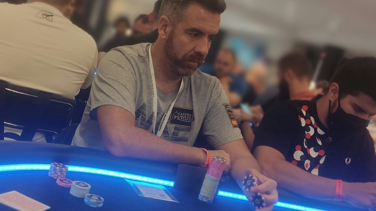 Oscar Montalvo se doblaba antes del primer descanso