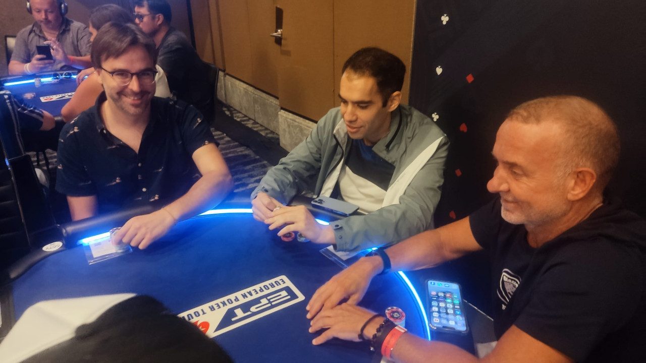 Muchos españoles ondeando la rojigualda