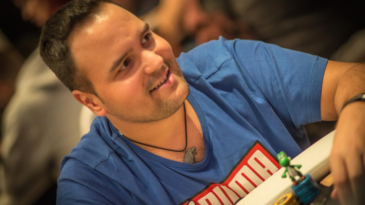 Hardvanzo entrando en el juego de Alex Stevic