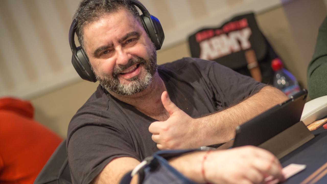 Omar Anaya @rbbbetis_ se convierte en el hombre burbuja