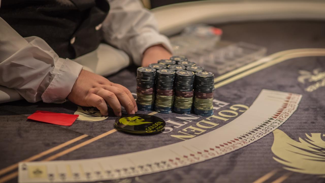 3 handed en el Golden Saturday Hyper