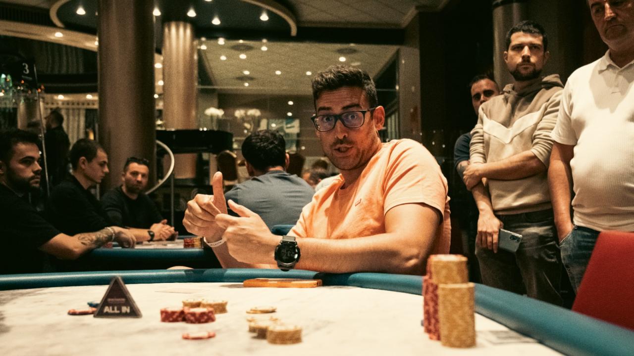 Alejandro Hernández "Arrobares" cae en la primera mano de la burbuja y es el bubble boy
