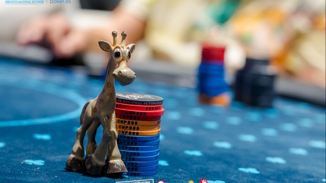 Si quieres frontear Víctor Caballero te saca del torneo con un homerun