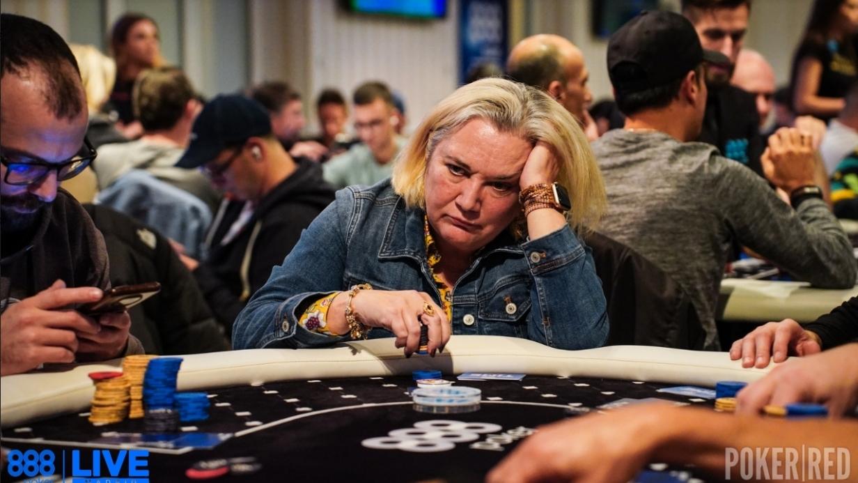 Descanso de la cena en el Main Event Día 1B 