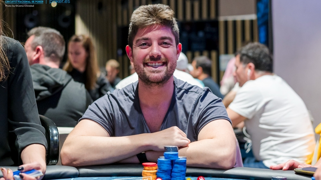 Álex Romero, un sputnik en el CNP888 Sevilla 