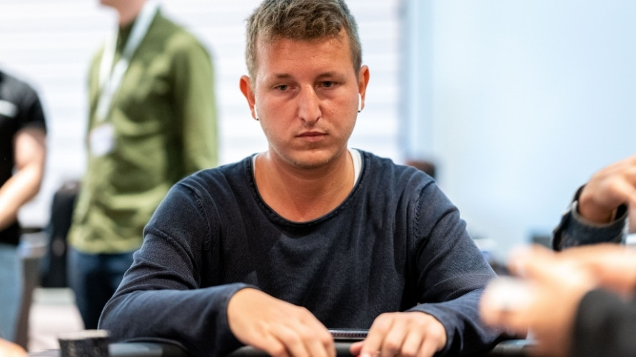 Giuliano Bendinelli, campeón del EPT Barcelona 2022, pasa por el cajero