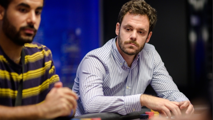 Carlos Pérez-Dosio enchufándolas en turn sin encontrar pagador