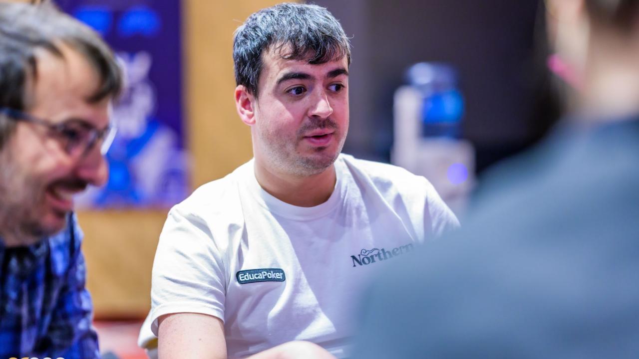Javitxu pasa por el cajero 