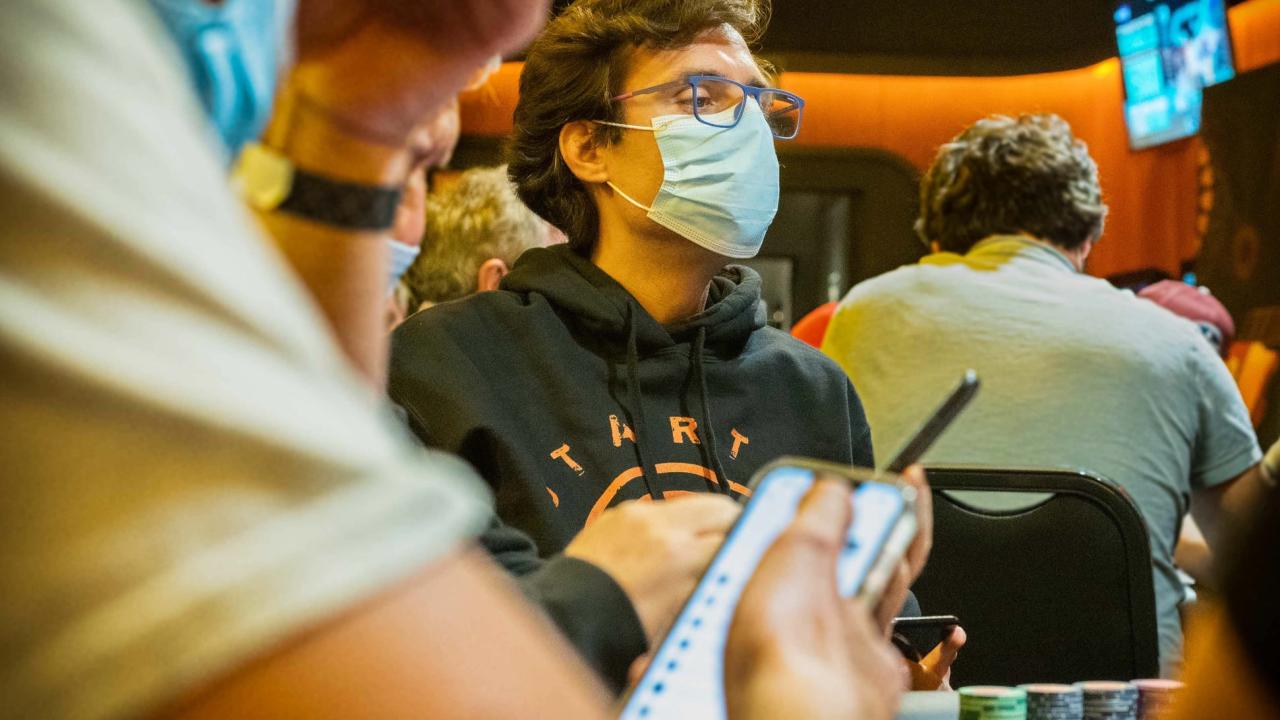 Carlos Lanzón elimina a un adversario gracias al kicker