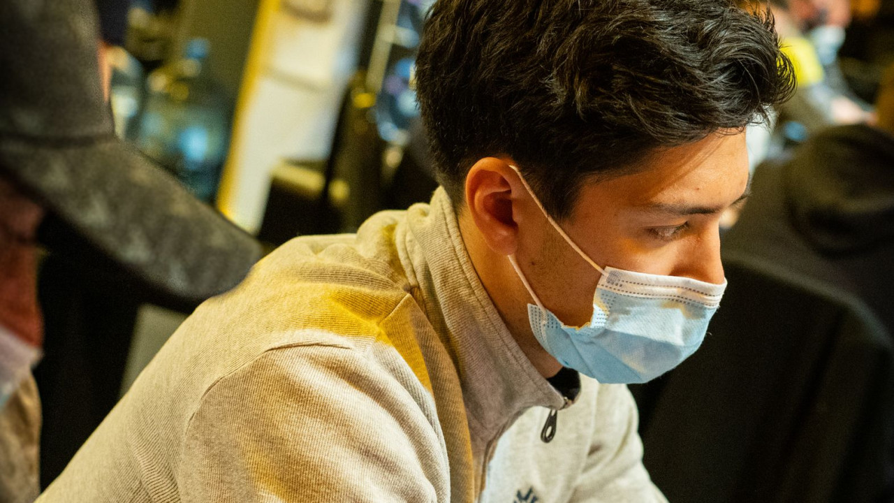 Nicholas Einan se dobla contra Jesús Marhuenda 