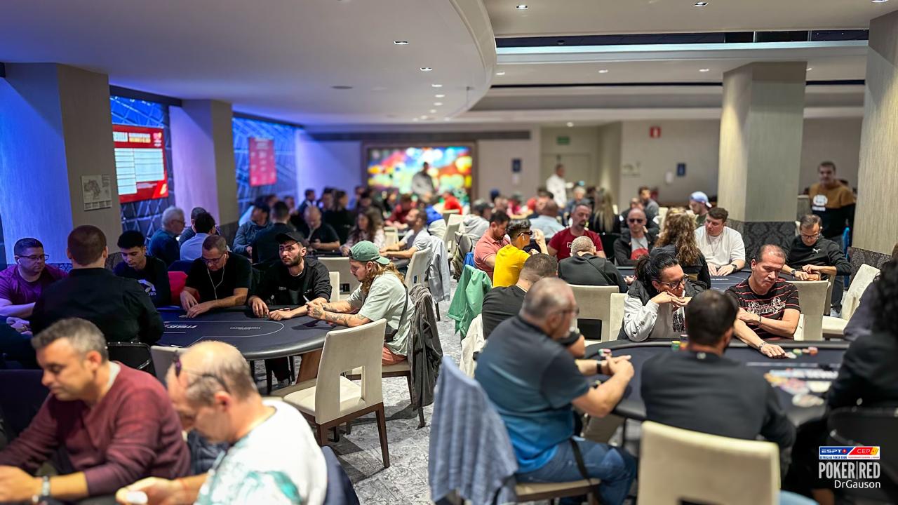 Entramos en el nivel 3 del Main Event Día 1A con un field numeroso... y de pata negra