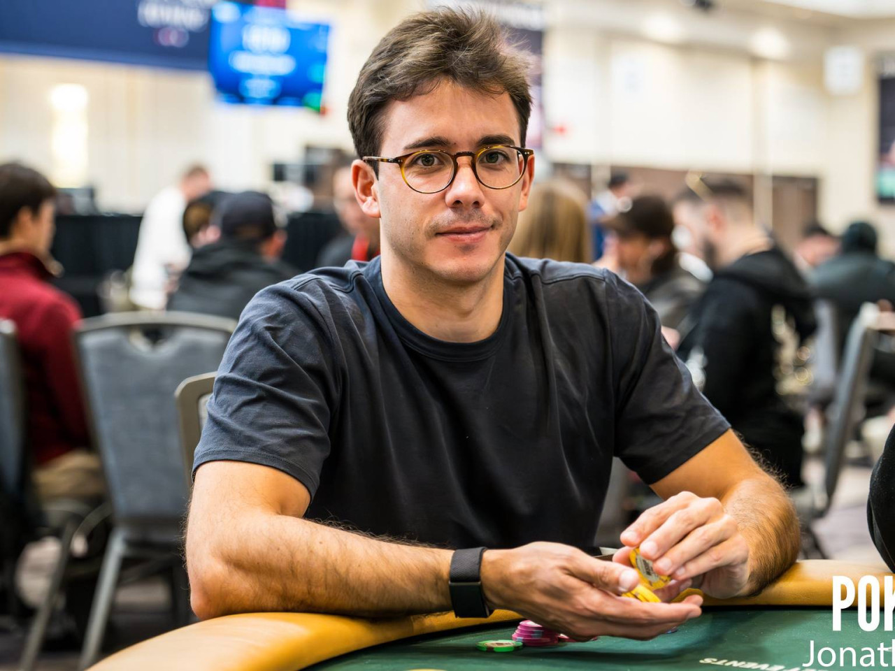 Mario Navarro calienta para las SCOOP ganando el Warm-Up $1.050 por 39.436 $